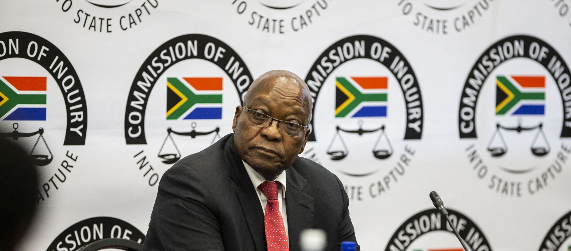 Güney Afrika’nın eski Devlet Başkanı Jacob Zuma, yolsuzluk suçlamaları hakkında soruşturma komisyonunda ifade verdi. - Sputnik Türkiye, 1920, 15.07.2019