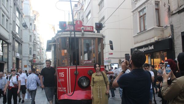Nostaljik tramvayın enerji kablosu koptu - Sputnik Türkiye