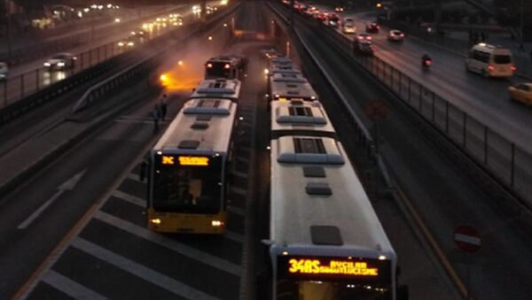 Avcılar'da metrobüs aracında yangın - Sputnik Türkiye