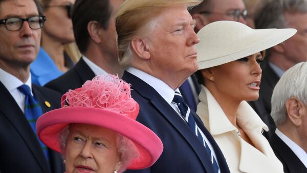 Kraliçe Elizabeth, Donald Trump ve Melania Trump D-Day'in 75. yıldönümü törenlerinde - Sputnik Türkiye