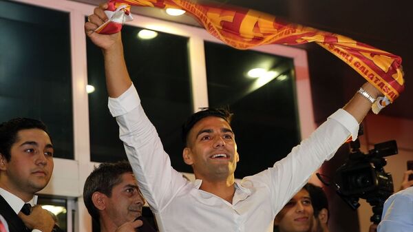 Galatasaray'ın transferi için görüşmelere başlandığını duyurduğu Kolombiyalı futbolcu Radamel Falcao, İstanbul'a geldi. - Sputnik Türkiye