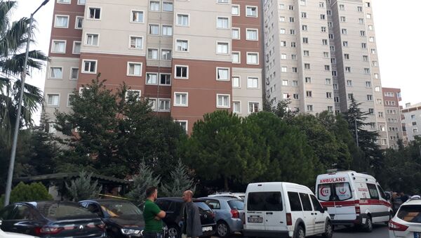 Zeytinburnu'nda bir binanın 17’nci katından düşen 2 yaşındaki kız hayatını kaybetti - Sputnik Türkiye