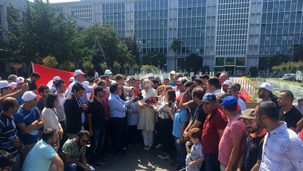  Fatma Betül Sayan Kaya, işten çıkarılan İBB işçilerini ziyaret etti  - Sputnik Türkiye