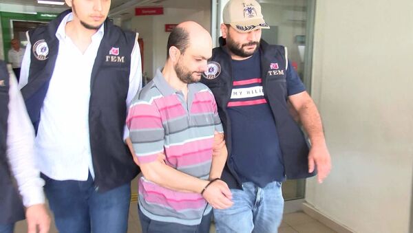 FETÖ'nün Türkiye imamı olduğu iddiasıyla gözaltına alınan Mesut Y. ve işi tutuklandı - Sputnik Türkiye