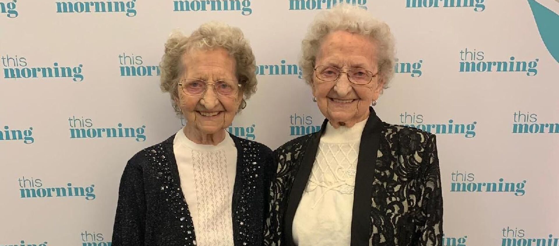 95 yaşındaki tek yumurta ikizleri Lilian ile Doris Hobday  - Sputnik Türkiye, 1920, 10.09.2019