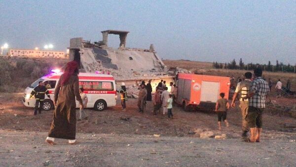 Suriye'nin kuzeyinde Türkiye sınırındaki Çobanbey beldesinde bomba yüklü araç saldırısı - Sputnik Türkiye