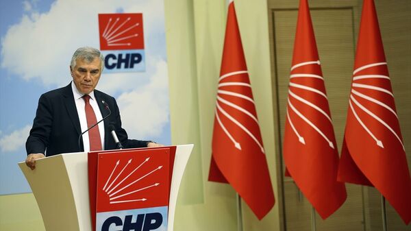 Cumhuriyet Halk Partisi (CHP) Genel Başkan Yardımcısı Ünal Çeviköz, parti genel merkezinde basın mensuplarına açıklamalarda bulundu. - Sputnik Türkiye