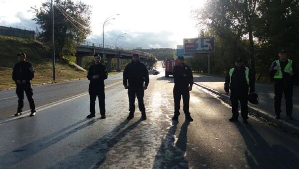 Kiev’de köprüyü havaya uçurmakla tehdit eden bir adam ateş açtı - Sputnik Türkiye