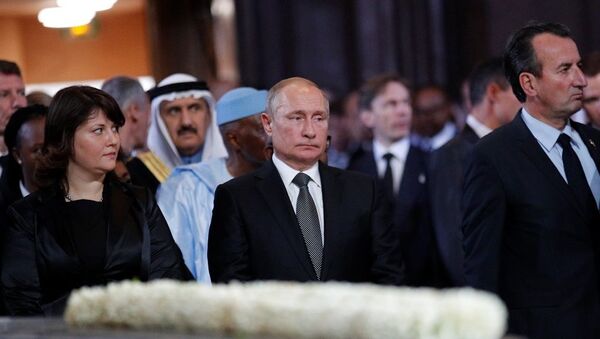 Rusya Devlet Başkanı Vladimir Putin, geçen perşembe hayatını kaybeden eski Fransa Cumhurbaşkanı Jacques Chirac'ın cenaze törenine katıldı. - Sputnik Türkiye