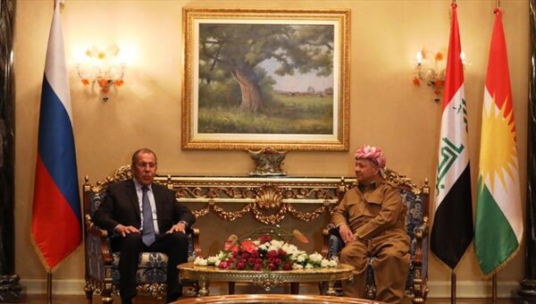 Irak'ta temaslarda bulunan Rusya Dışişleri Bakanı Sergey Lavrov (solda), Kürdistan Demokrat Partisi (KDP) Genel Başbakanı Mesut Barzani (sağda) ile Erbil'de bir araya geldi. - Sputnik Türkiye
