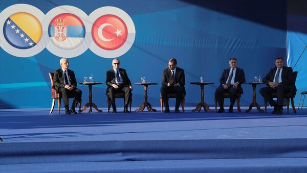 Türkiye Cumhurbaşkanı Recep Tayyip Erdoğan (sol 2), Sırbistan Cumhurbaşkanı Aleksandar Vucic (sol 3) ile toplu açılış ve temel atma törenine katıldı. - Sputnik Türkiye
