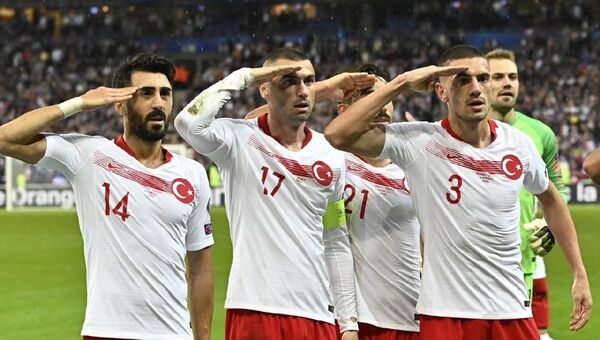 Türk milli futbol takımı - asker selamı - Sputnik Türkiye