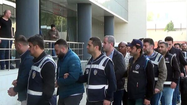 Bursa merkezli uluslararası dolandırıcılık şebekesine operasyon: 22 gözaltı - Sputnik Türkiye