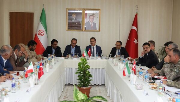 Türkiye ve İran arasında 'Alt Güvenlik Komite Toplantısı'nın 52.'si Hakkari'nin Yüksekova ilçesinde yapıldı - Sputnik Türkiye