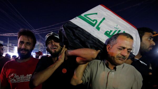 Irak'ın başkenti Bağdat ve güney kentlerde bugün yeniden başlayan hükümet karşıtı gösterilerde ölü sayısı 30'a yükseldi. - Sputnik Türkiye