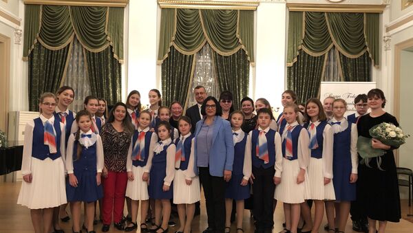 Rusya Federasyonu İstanbul Başkonsolosluğu’nda, Moskova Çocuk ve Gençlik Sanat Sarayı Şarkı ve Dans Topluluğu'na bağlı Pioner Oda Korosu konser verdi - Sputnik Türkiye