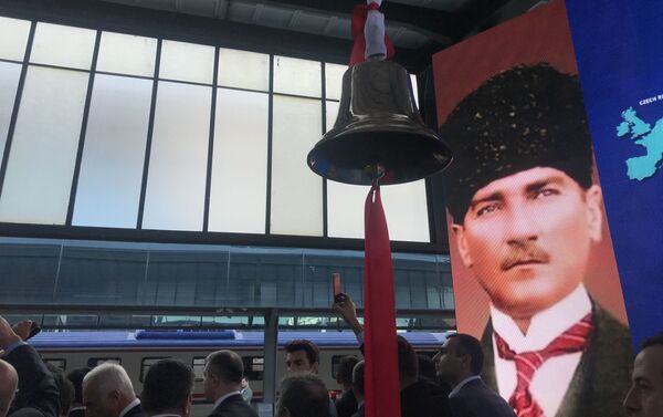 Çin'den Avrupa'ya Türkiye üzerinden giden ilk yük treni, Ankara'dan törenle uğurlandı - Sputnik Türkiye