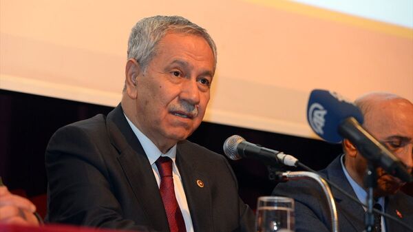Cumhurbaşkanlığı Yüksek İstişare Kurulu Üyesi Bülent Arınç, bir takım temaslarda bulunmak üzere Iğdır'a geldi - Sputnik Türkiye