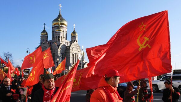 Rusya'da Ekim Sosyalist Devrimi'nin 102.  yıldönümünde yapılan gösteriler - Sputnik Türkiye