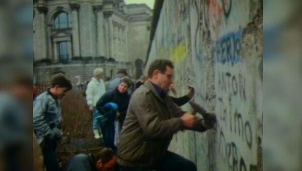 Soğuk Savaş’ın sembolü Berlin Duvarı’nın yıkılışının 30. yıldönümü - Sputnik Türkiye