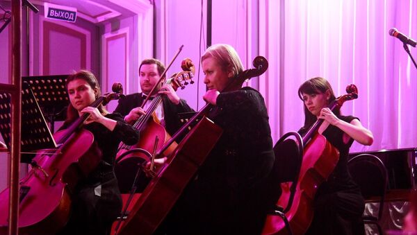 Rusya'da düzenlenen ve Türkiye'nin özel statü sıfatında katıldığı 8. St. Petersburg Uluslararası Kültür Forumu kapsamında Türk besteleri müzikseverlerle buluştu - Sputnik Türkiye