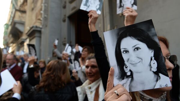 Malta'da, Panama Belgeleri'ni haberleştiren ve hükümeti yolsuzlukla suçlayan gazeteci Daphne Caruana Galizia suikast sonucu öldürüldü. - Sputnik Türkiye