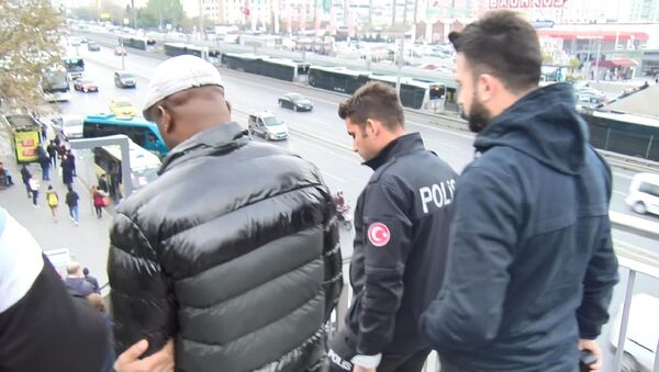 Metrobüs taciz iddiası, Senegal uyruklu 2 kişi gözaltına alındı - Sputnik Türkiye