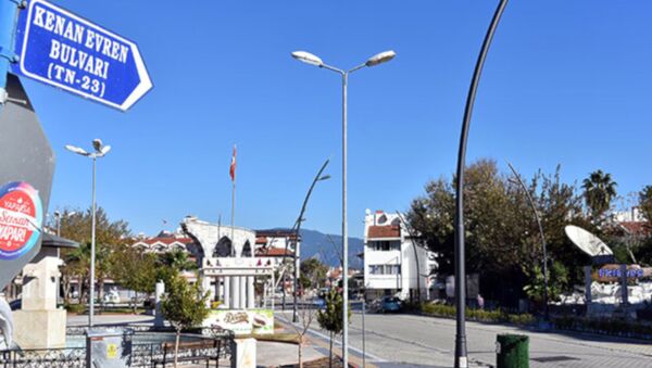 Marmaris'teki Kenan Evren Bulvarı'nın adı 'Bülent Ecevit Bulvarı' olarak değiştirildi - Sputnik Türkiye
