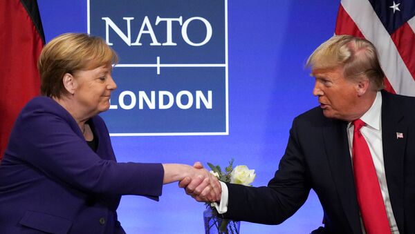 U.S. President Donald Trump shakes hands with Germany's Chancellor Angela Merkel during a bilateral meeting at the sidelines of the NATO summit in Watford, Britain, December 4, 2019. REUTERS/Kevin Lamarque - Sputnik Türkiye