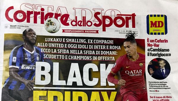 ‘Black Friday’ manşeti nedeniyle ırkçılık eleştirilerinin odağına yerleşen İtalya’nın ünlü spor gazetesi Corriere dello Sport - Sputnik Türkiye