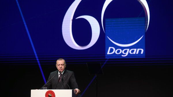 Türkiye Cumhurbaşkanı Recep Tayyip Erdoğan, İstanbul'da Doğan Grubu'nun 60. yıl dönümü gala gecesine katıldı. - Sputnik Türkiye