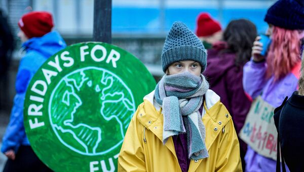 Greta Thunberg, ülkesi İsveç’te Stockholm’de parlamento önünde yapılan ‘Fridays for Future’ (Gelecek İçin Cuma) eylemine katıldı. - Sputnik Türkiye