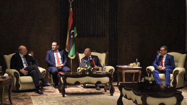 Yunanistan Dışişleri Bakanı Nikos Dendias, Libya Başbakanı Abdullah el Thani ve Dışişleri Bakanı Abdulhadi el-Havic ile görüştü - Sputnik Türkiye