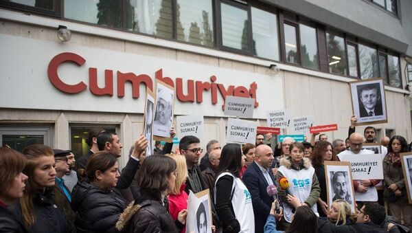 Cumhuriyet gazetesi önünde Akit TV protestosu - Sputnik Türkiye