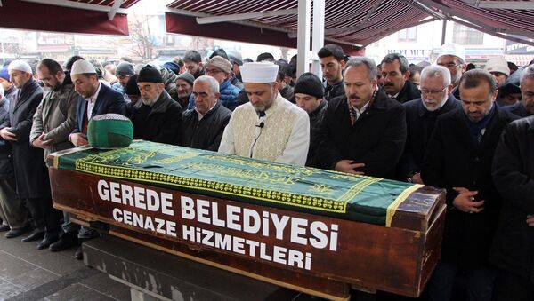 103 yaşında ölen din adamının cenaze törenine 3 bin kişi katıldı - Sputnik Türkiye