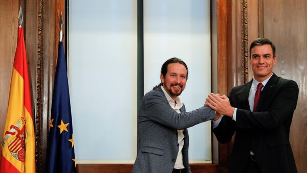 PSOE lideri ve geçici Başbakan Pedro Sanchez ile Unidas Podemos lideri Pablo İglesias - Sputnik Türkiye
