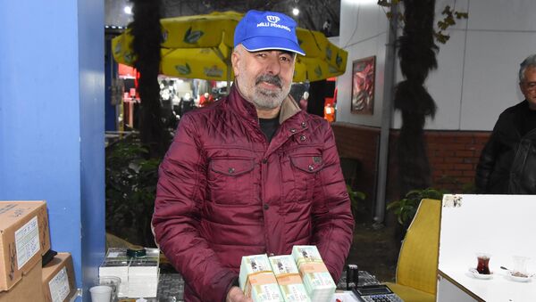 İzmirli piyango bayii: Parasını güzel değerlendirmesini isterim - Sputnik Türkiye