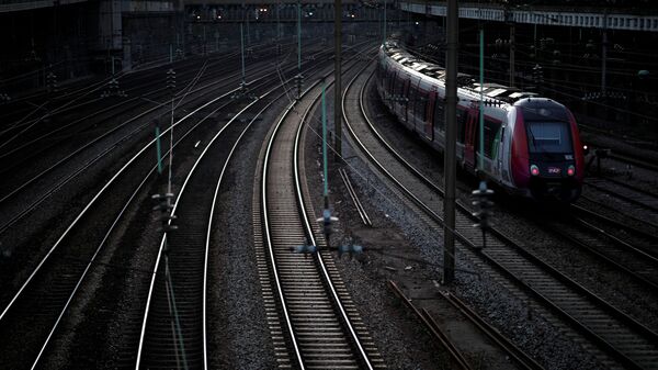 Fransa'daki grevden en çok tren ve metro seferlerini etkilendi. - Sputnik Türkiye
