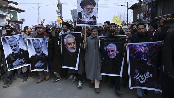 Kasım Süleymani'nin öldürülmesinin ardından İran'da ABD ve İsrail karşıtı protestolar gerçekleştirildi. - Sputnik Türkiye