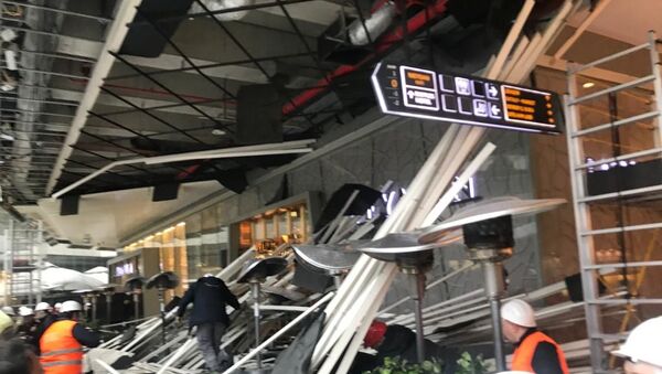 Zorlu AVM'de bulunan kafenin çatısı çöktü - Sputnik Türkiye