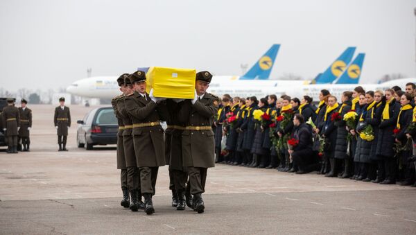 İran, başkent Tahran’da düşürülen uçakta hayatını kaybeden Ukrayna vatandaşlarının cenazelerini ülkeye teslim etti. - Sputnik Türkiye