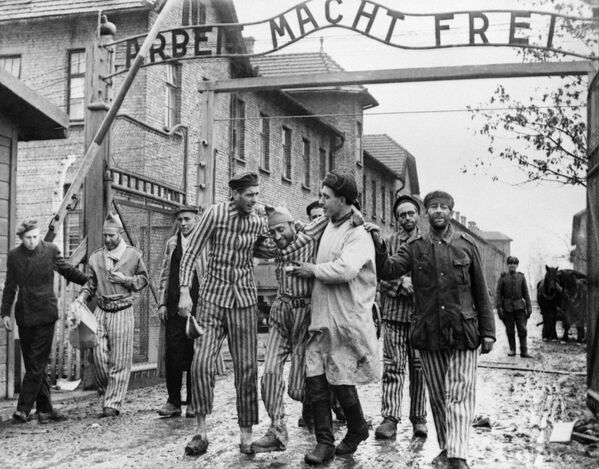 Auschwitz Toplama kampının Sovyet Kızıl Ordusu tarafından kurtarılışının 78. yıldönümü - Sputnik Türkiye