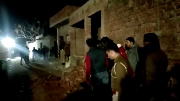 Hindistan'ın kuzeyindeki bir evde rehin tutulan en az 23 çocuk, 10 saatin sonunda polis operasyonuyla kurtarıldı. - Sputnik Türkiye