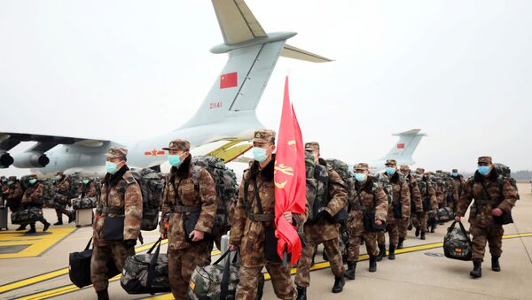 Çin'de salgın altındaki Vuhan'a askeri sağlık personeli gönderildi - Sputnik Türkiye