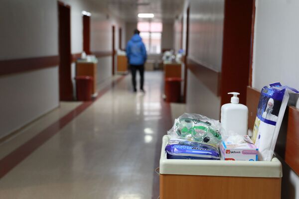 Hastanedeki herkese tek kullanımlık malzemeler verilecek ve tüm atıklar ’tıbbi atık’ olarak değerlendirilip, özel poşetlerle atılacak. - Sputnik Türkiye