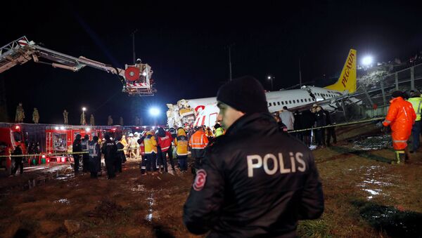 Sabiha Gökçen Havalimanı'nda pistten çıkan uçak - Sputnik Türkiye