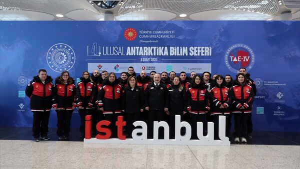 Sanayi ve Teknoloji Bakanı Mustafa Varank 4. Ulusal Antarktika Bilim Seferi için yola çıkan heyeti uğurladı - Sputnik Türkiye