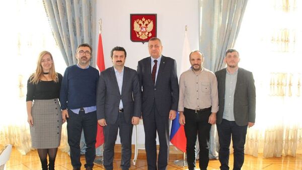 Beyoğlu Belediye Başkan Yardımcısı ve Okçular Toplumu'ndan Rusya'nın İstanbul Başkonsolosluğu'na ziyaret - Sputnik Türkiye
