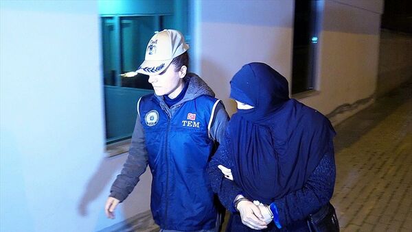  Bursa'daki IŞİD'li infazcının diğer oğlu ve karısı da yakalandı - Sputnik Türkiye
