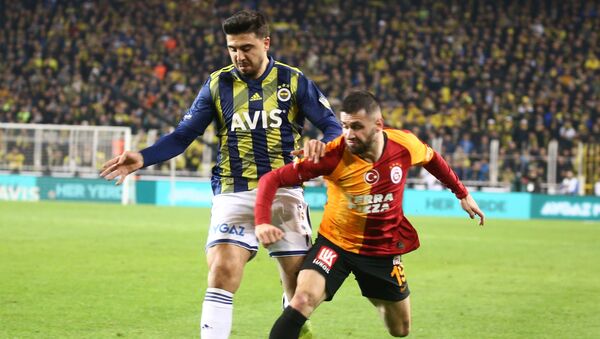 Galatasaray'ın başarılı futbolcusu Ömer Bayram, Fenerbahçe maçında Ryan Donk'un golünde yaptığı asist ile ligde 9 asistine ulaştı. - Sputnik Türkiye